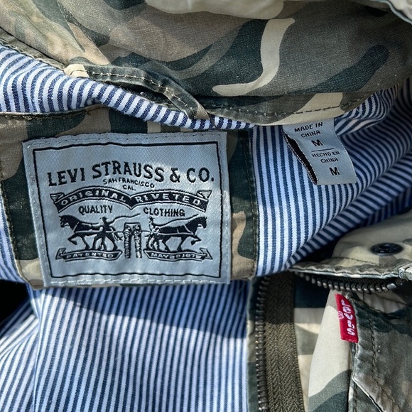 EUC Levi’s Camo lightweight utility Jacket Womens size M - Picture 16 of 17